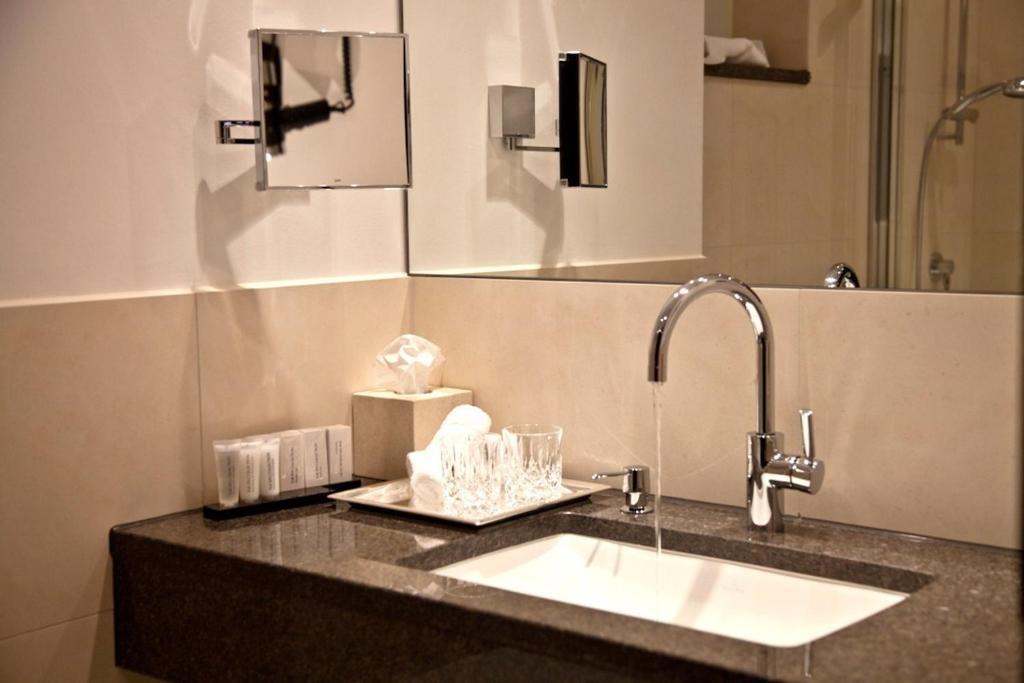 Hotel Favor Düsseldorf Oda fotoğraf