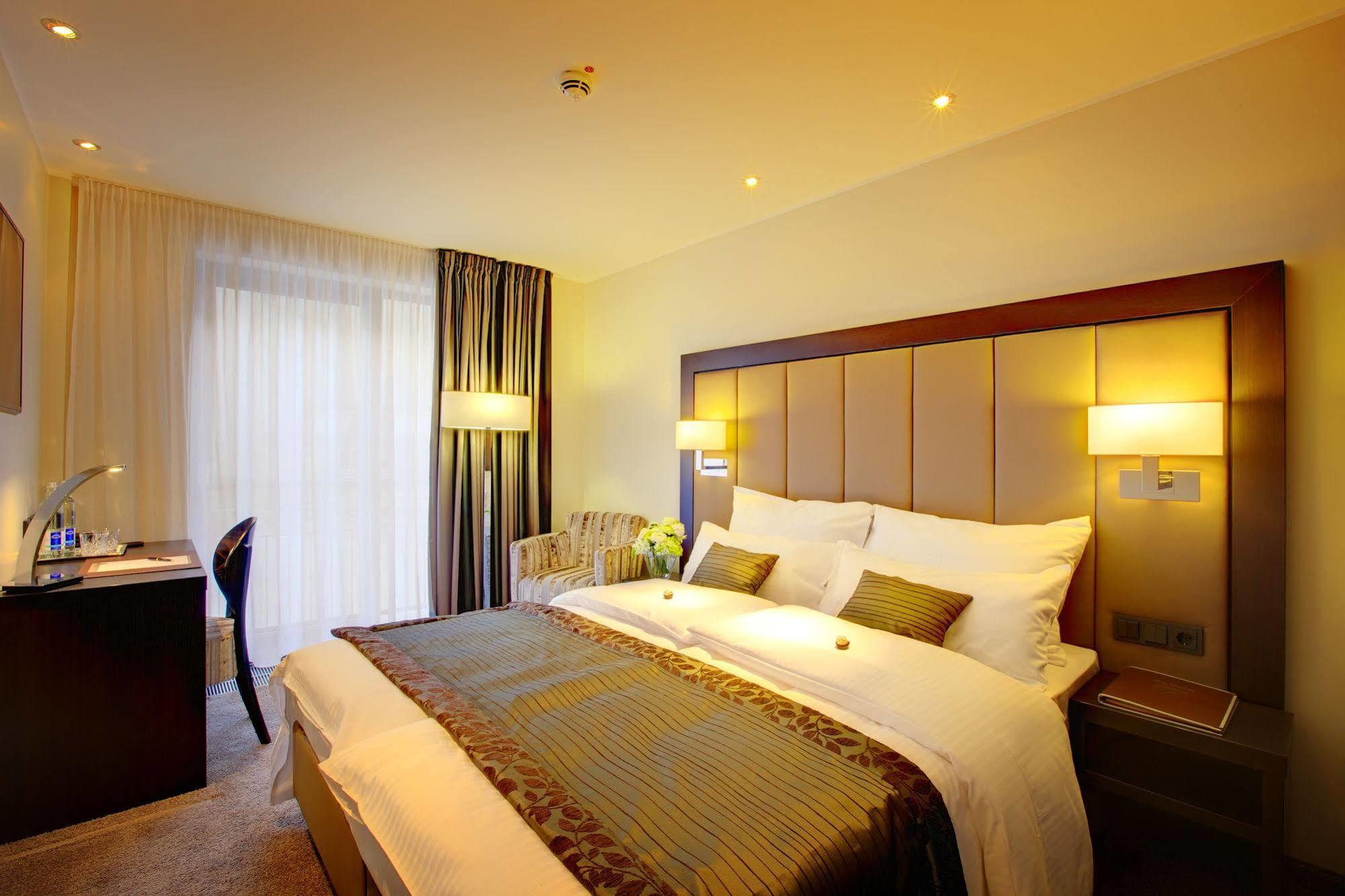 Hotel Favor Düsseldorf Dış mekan fotoğraf