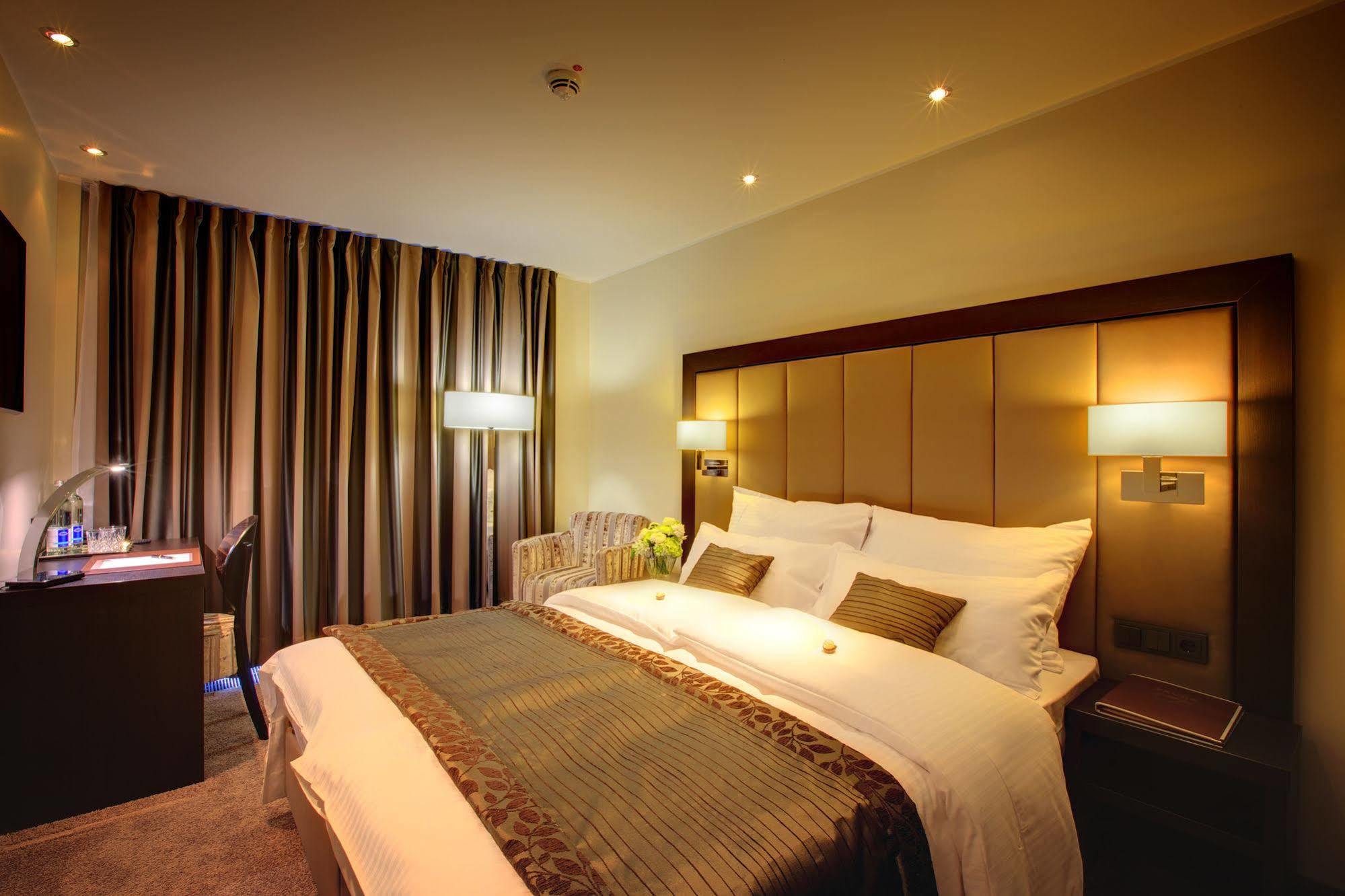 Hotel Favor Düsseldorf Dış mekan fotoğraf